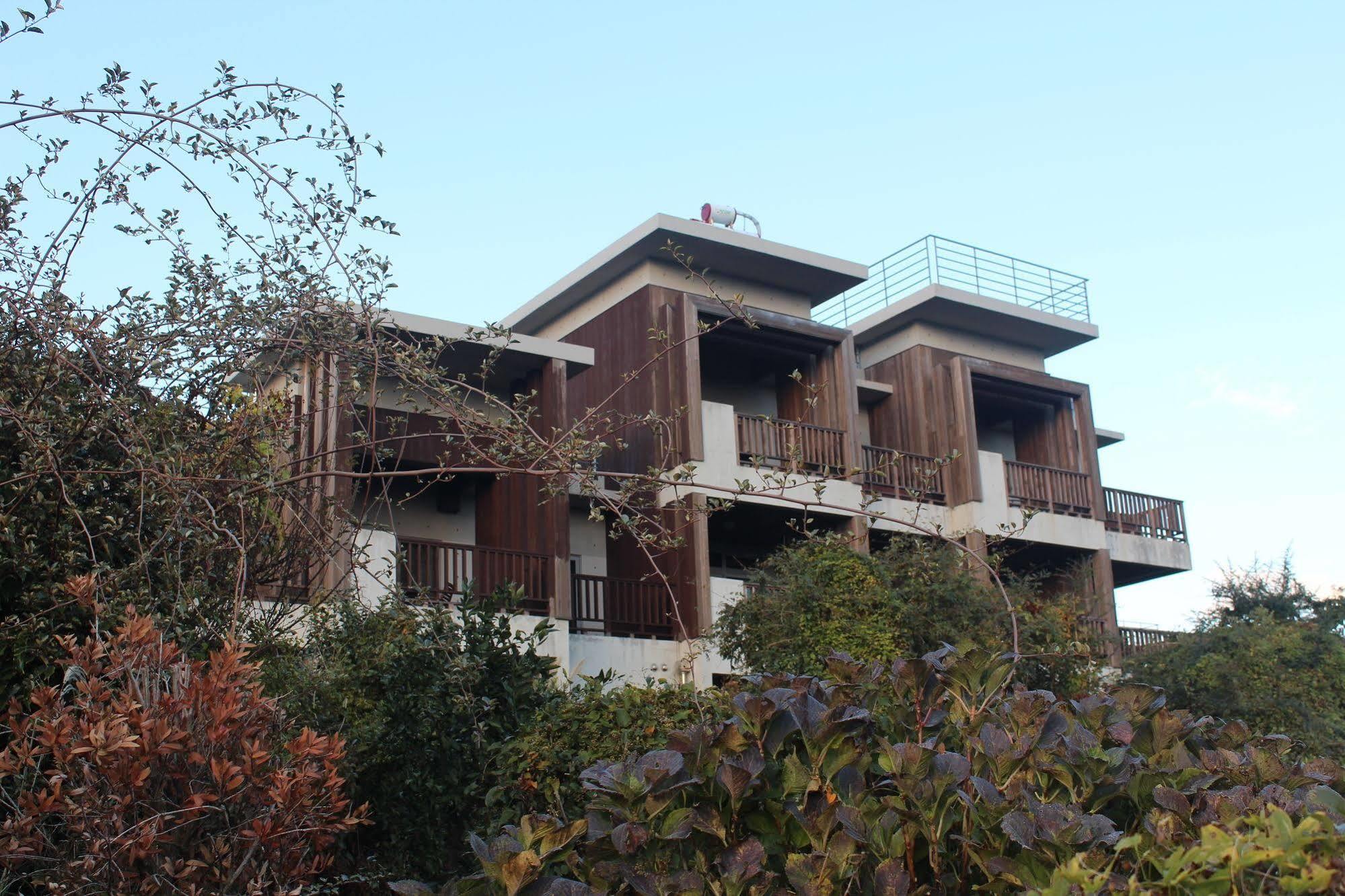 Jeju Eco Suites Seogwipo Exterior foto